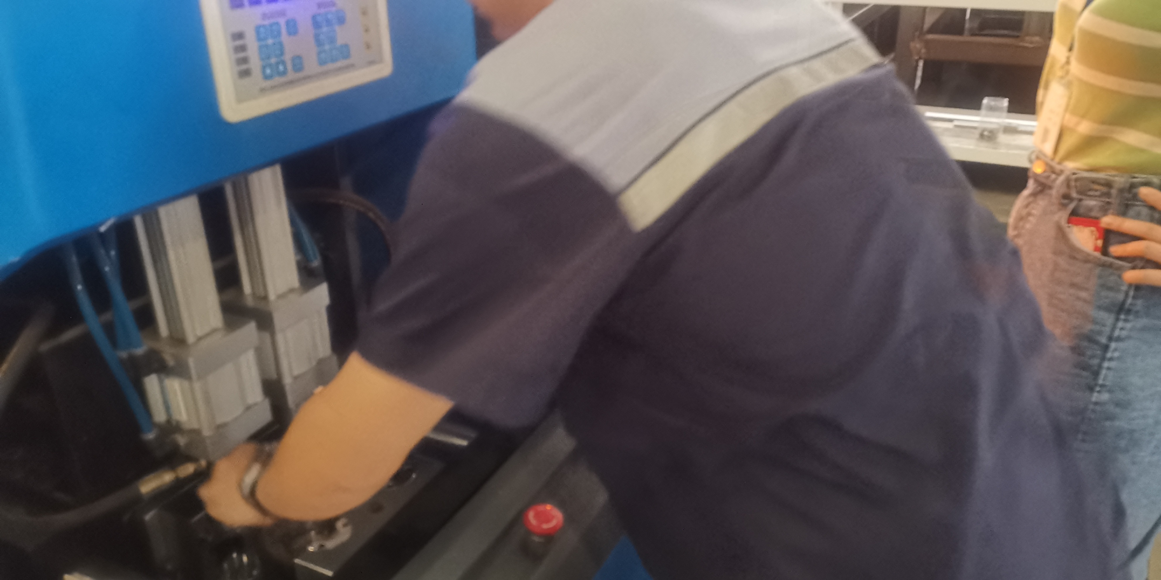 Faygo Union High Quality 2 Cavity Easy Operate PET Blow Molding Machine from China supplier