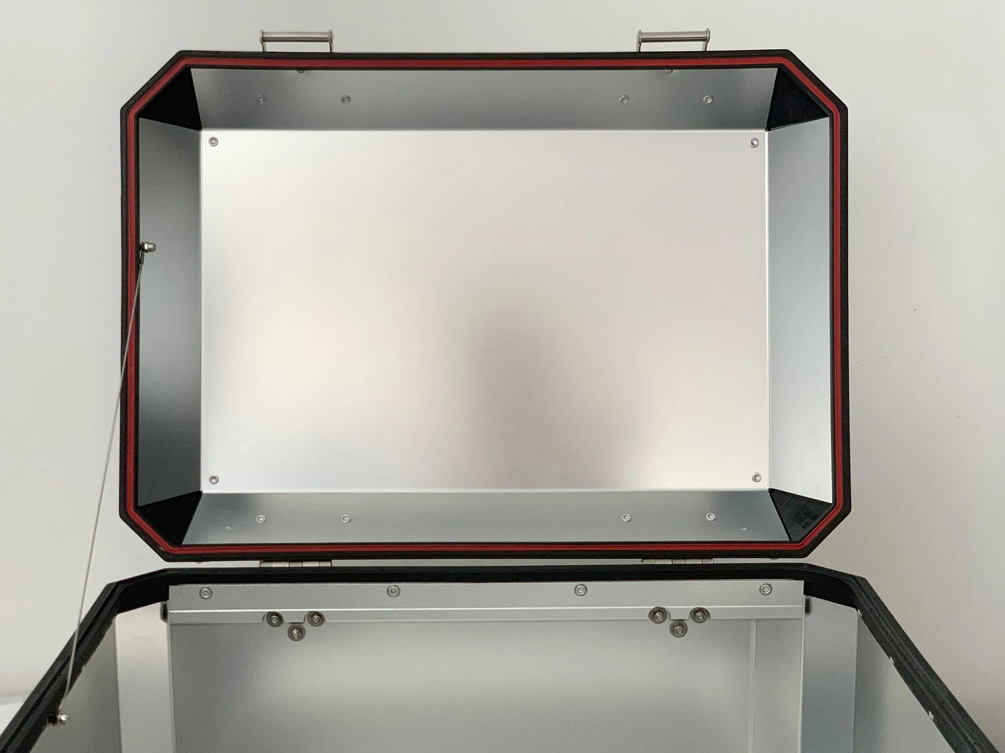 Tripfella aluminium top case - 58L from China supplier