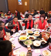 Faygo Union Easy Maintenance Semi-automatic PET Bottle Plastic Bottle Blowing Molding / Making Machine from China supplier