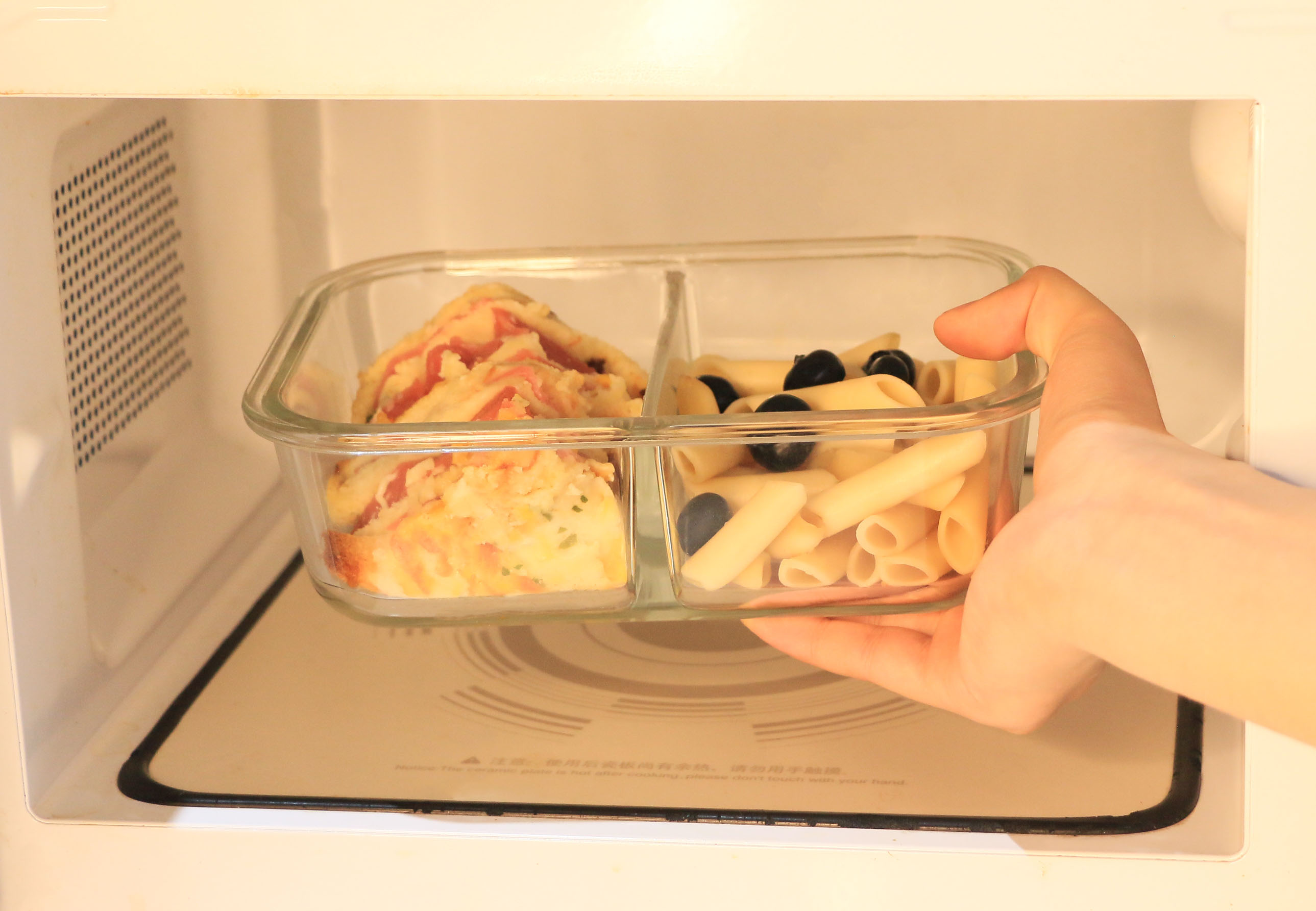 Microwave Oven Safe Glass Divider Lunch Box With Cutlery Lid High Quality Food Package Container from China supplier