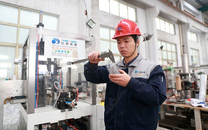 Automatic Pet Plastic Bottle Neck Cutting Machine from China supplier