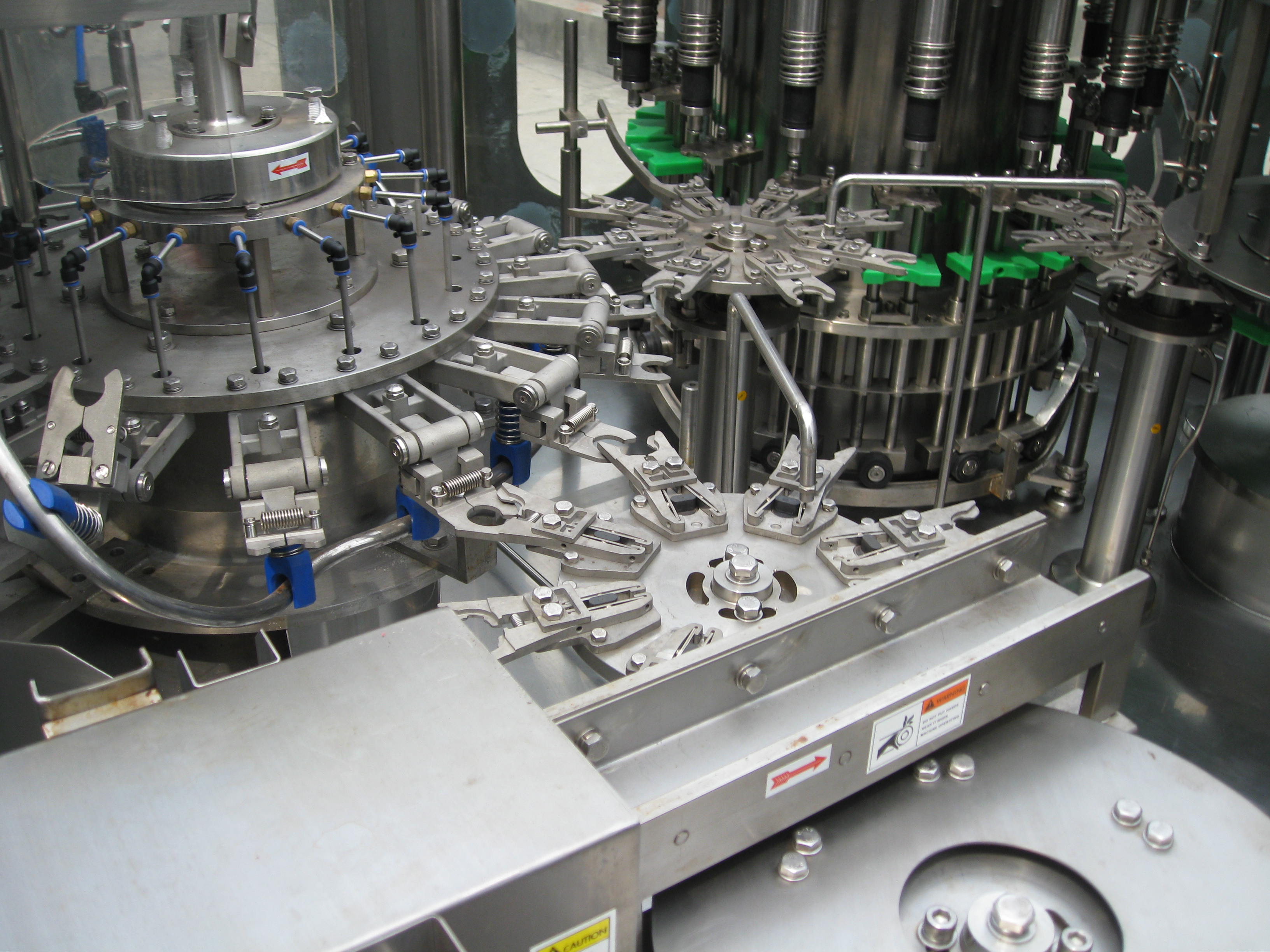 FAYGO UNION 2023 New Tech Desgin Full Automatic Packaged Mineral Water Bottle Bottling Filling Machine Production Line from China supplier