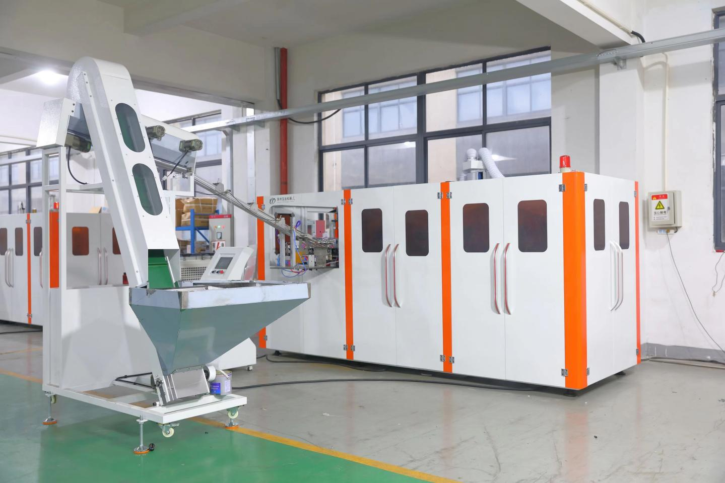 Faygo Union 4 Cavity 2L Fully Automatic Compact Plastic PET Blowing Molding Machine from China supplier