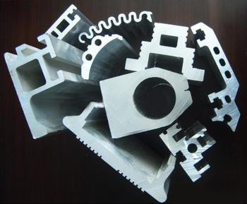 Chine Chern High Speed Aluminum Profiles Circular Saw Cutting Machine for New Energy Water-cooled Motor Shell Cut from China supplier