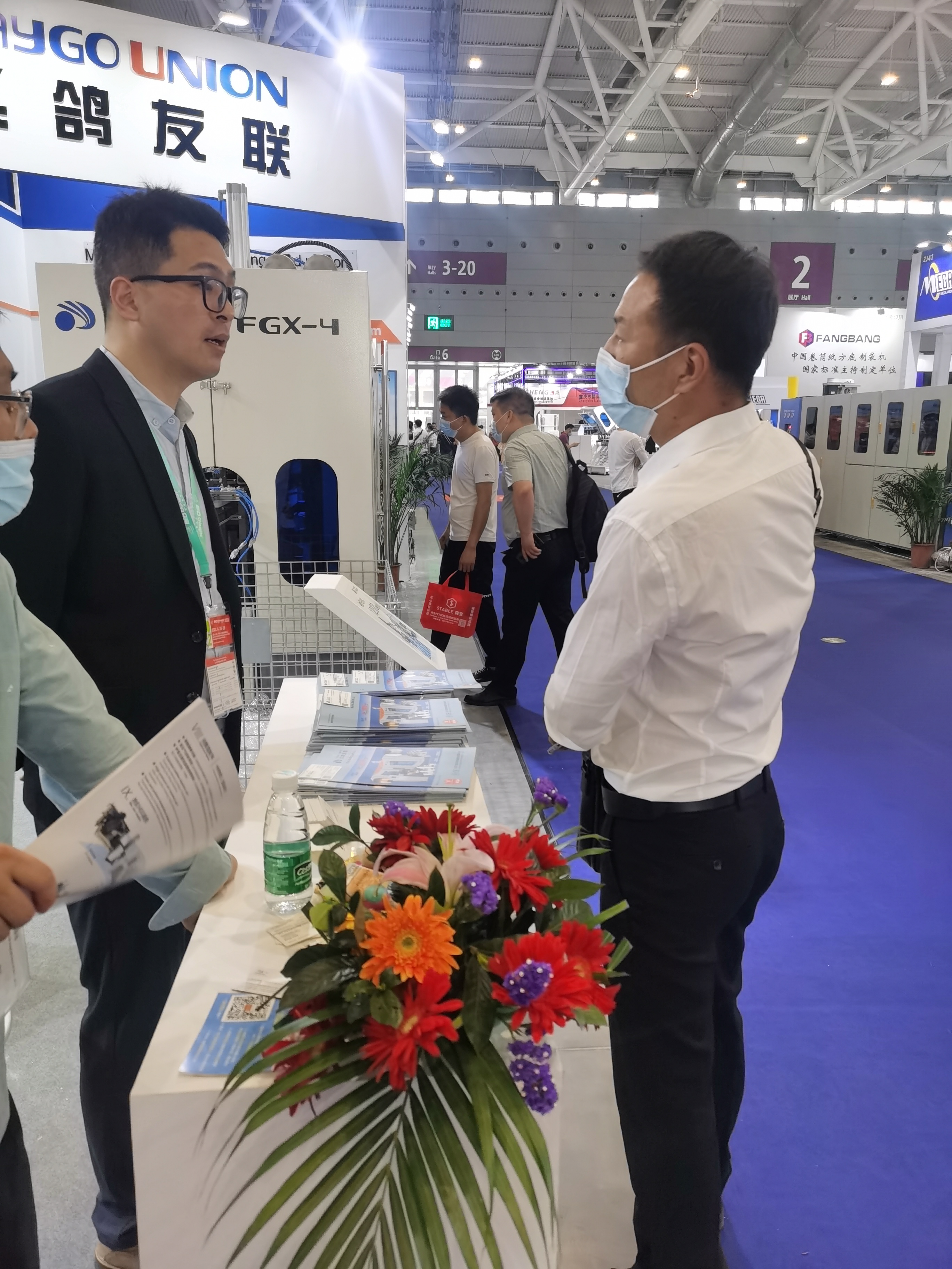 Full Auto Plastic Pet Bottle Cutting Machine Neck Cutter from China supplier