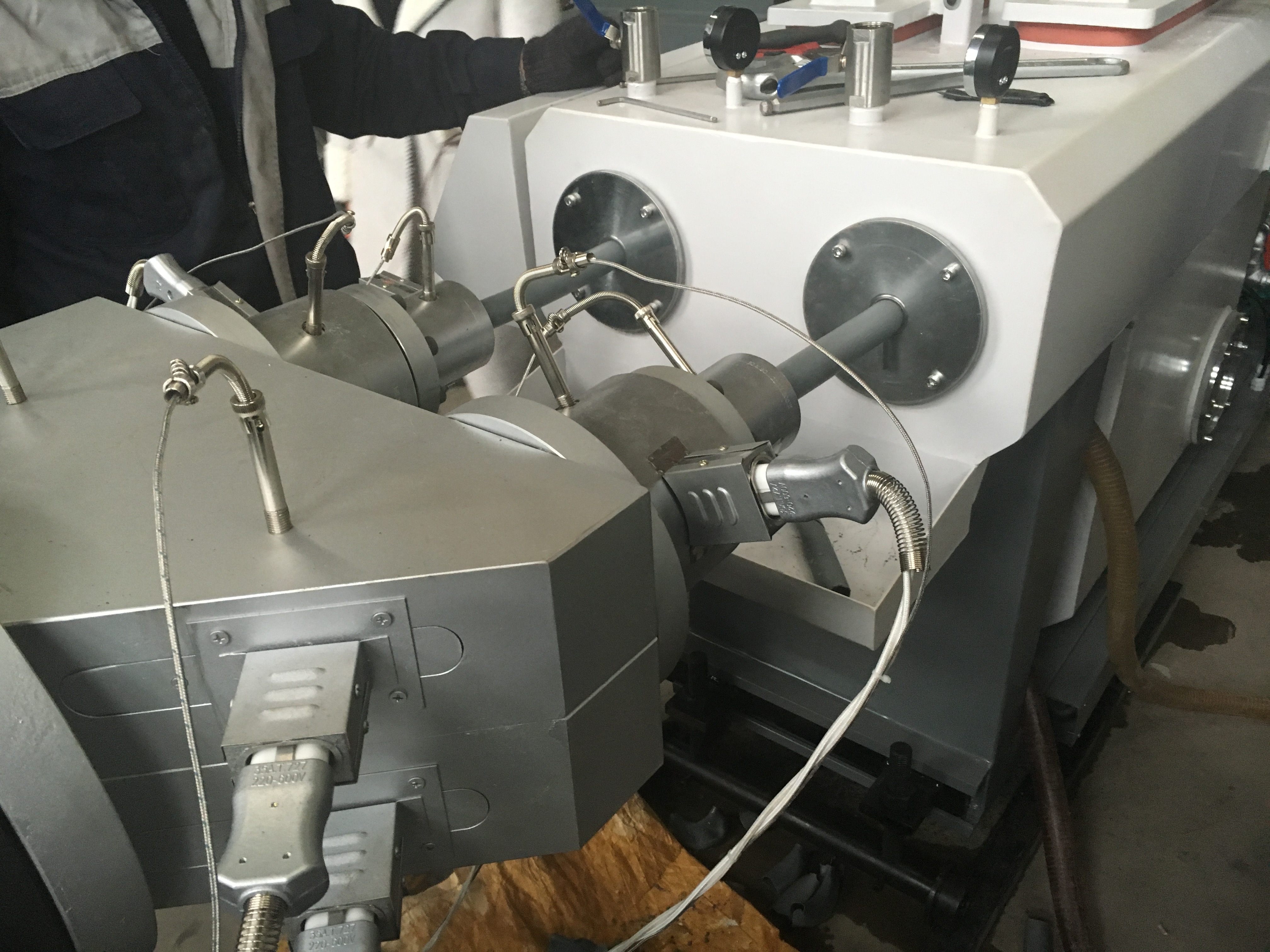 FAYGO PVC Water Electricity Pipe Tube Extrusion Machine Price Extruder Double Pipe Single Pipe from China supplier